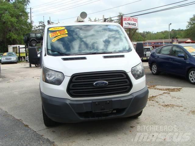 Ford T250 Camiões de caixa fechada