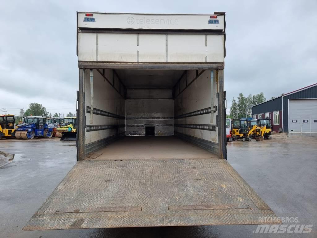 Volvo FL 240 Camiões de caixa fechada