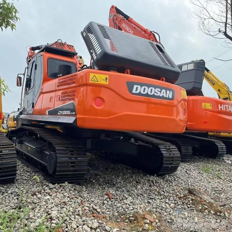 Doosan DX 225 Escavadoras de rastos