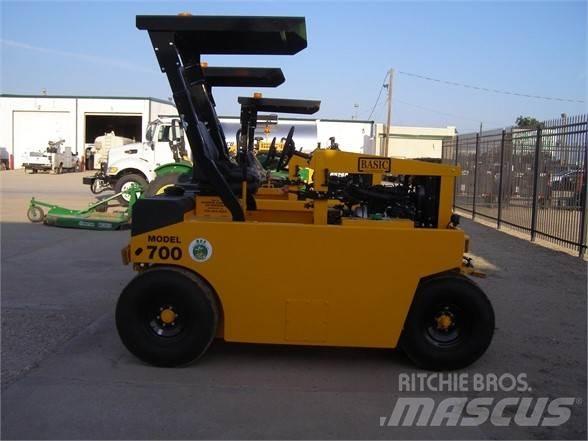 Basic 700 Cilindros Compactadores de pneus