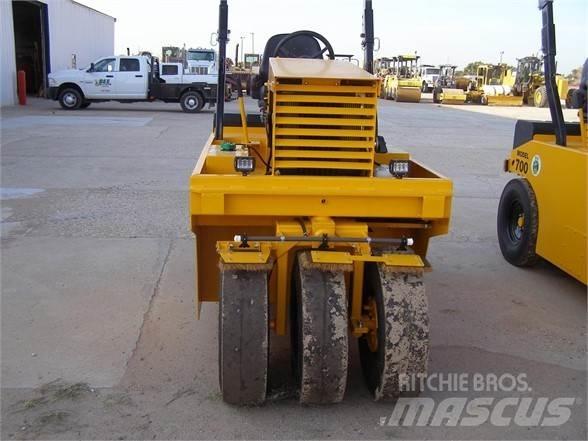 Basic 700 Cilindros Compactadores de pneus