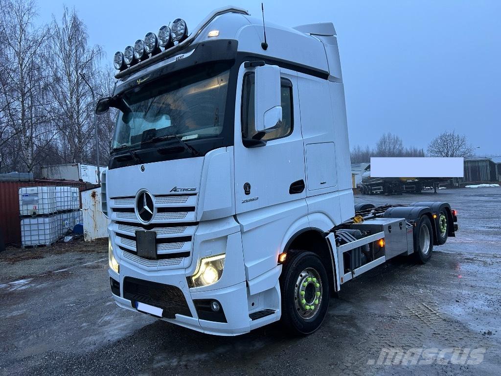Mercedes-Benz 2853 Camiões de chassis e cabine