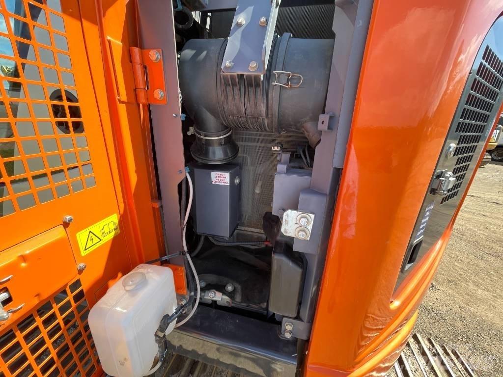 Hitachi ZX 135 US-6 Escavadoras de rastos