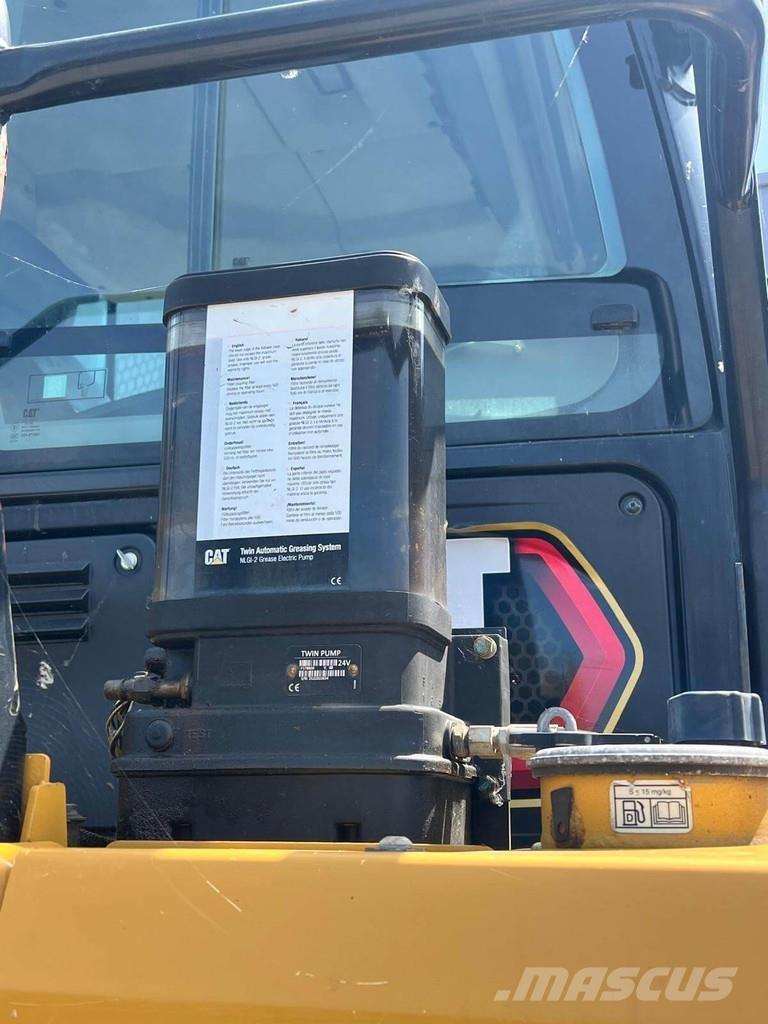 CAT 730 Camiőes dumper basculantes rígidos