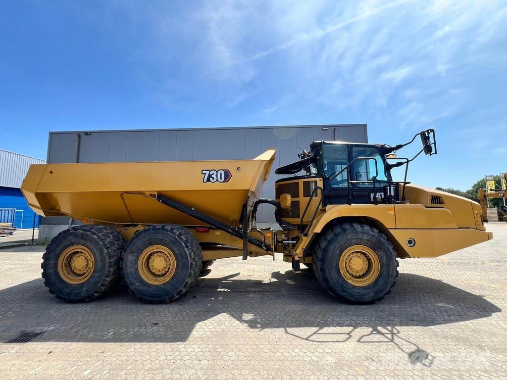 CAT 730 Camiőes dumper basculantes rígidos