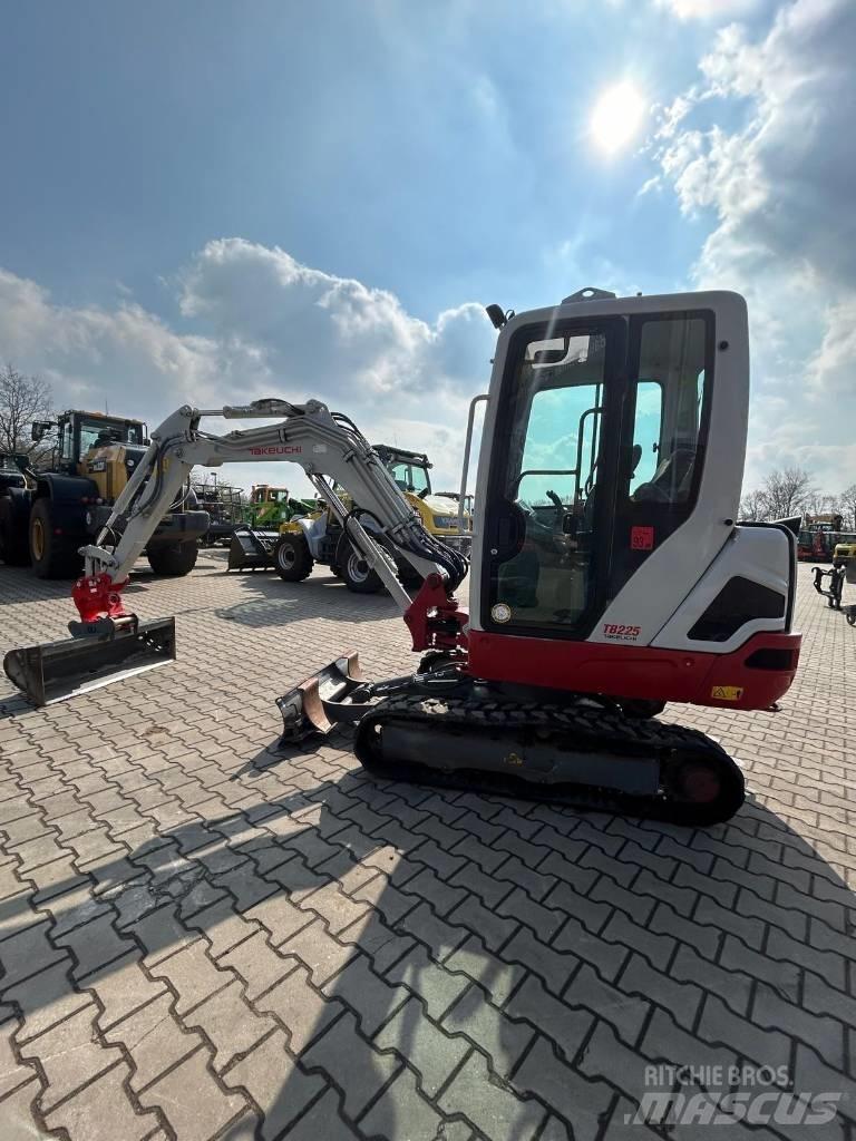 Takeuchi TB 225 Mini Escavadoras <7t