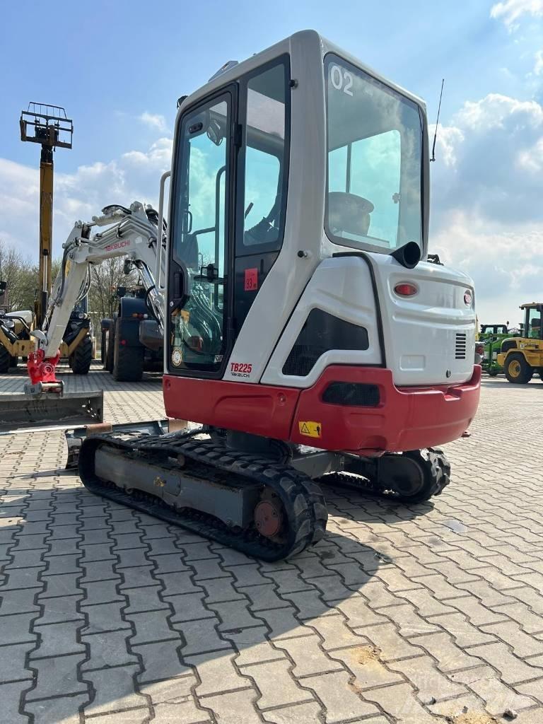 Takeuchi TB 225 Mini Escavadoras <7t