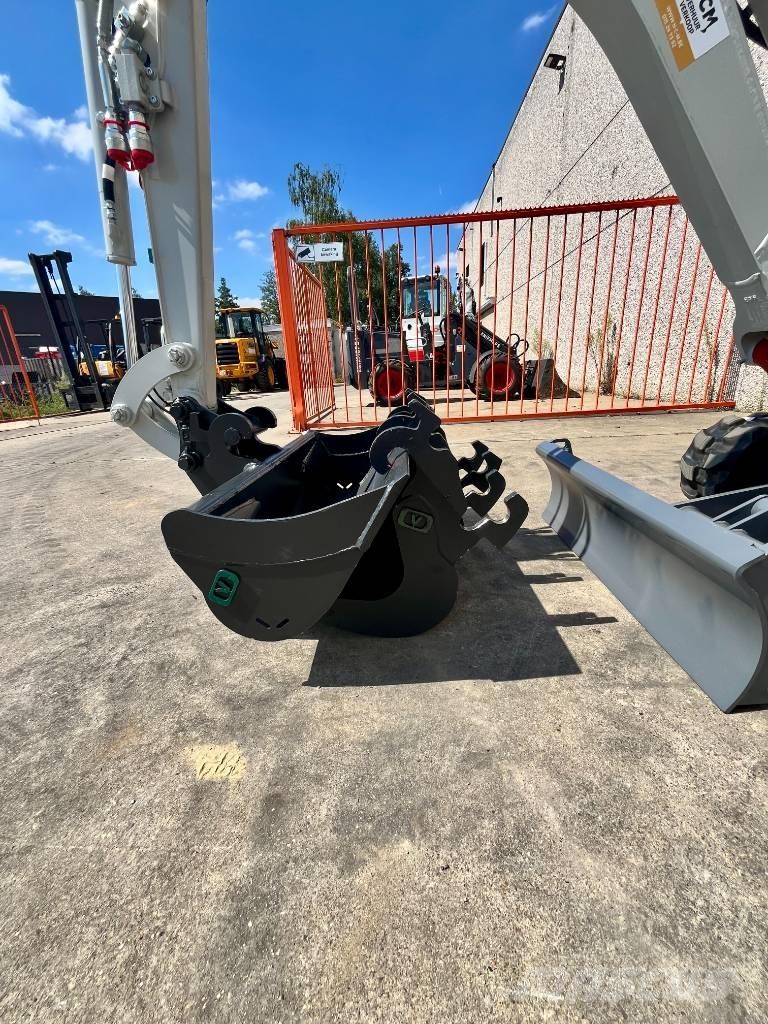 Takeuchi TB 217 R Mini Escavadoras <7t