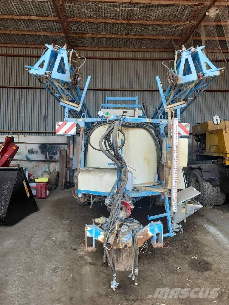 Agrio Mamut 4200 Pulverizadores rebocados