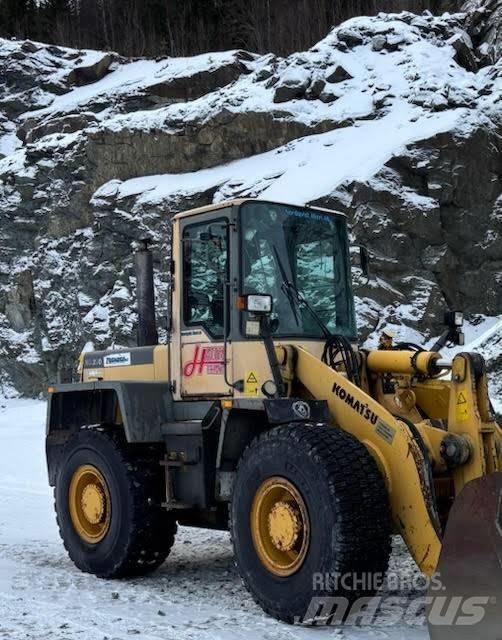 Komatsu WA 270 Pás carregadoras de rodas