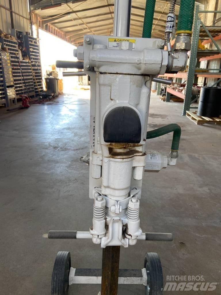  Minnich Hornet Acessórios para betão