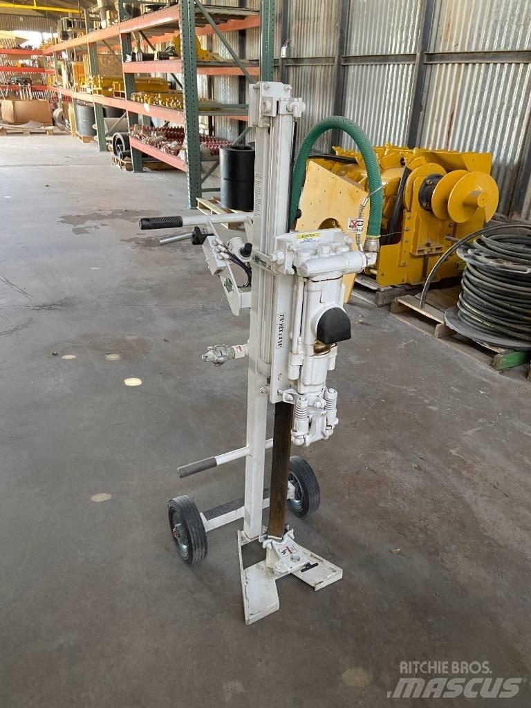  Minnich Hornet Acessórios para betão