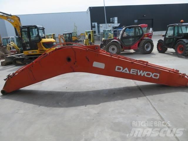 Daewoo DX 225 LC Chassis e suspensões