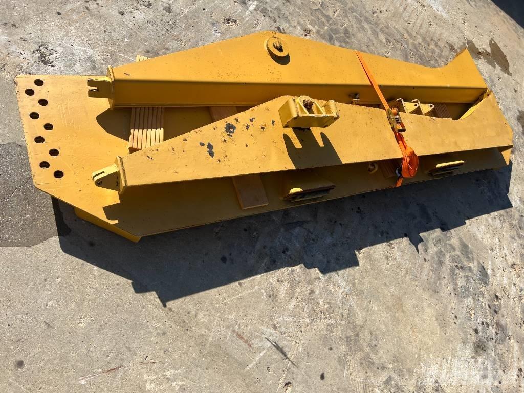 CAT 735 Portas traseiras
