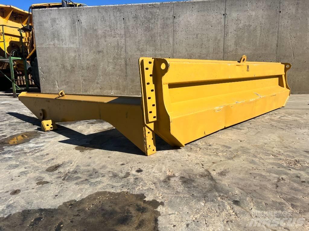 CAT 735 Portas traseiras
