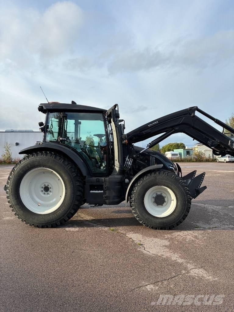 Valtra G135A Tratores Agrícolas usados
