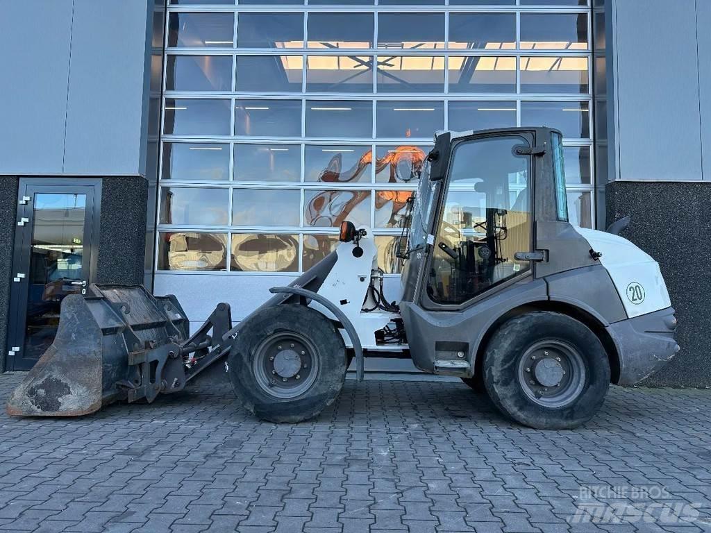 Hitachi ZW75 Pás carregadoras de rodas