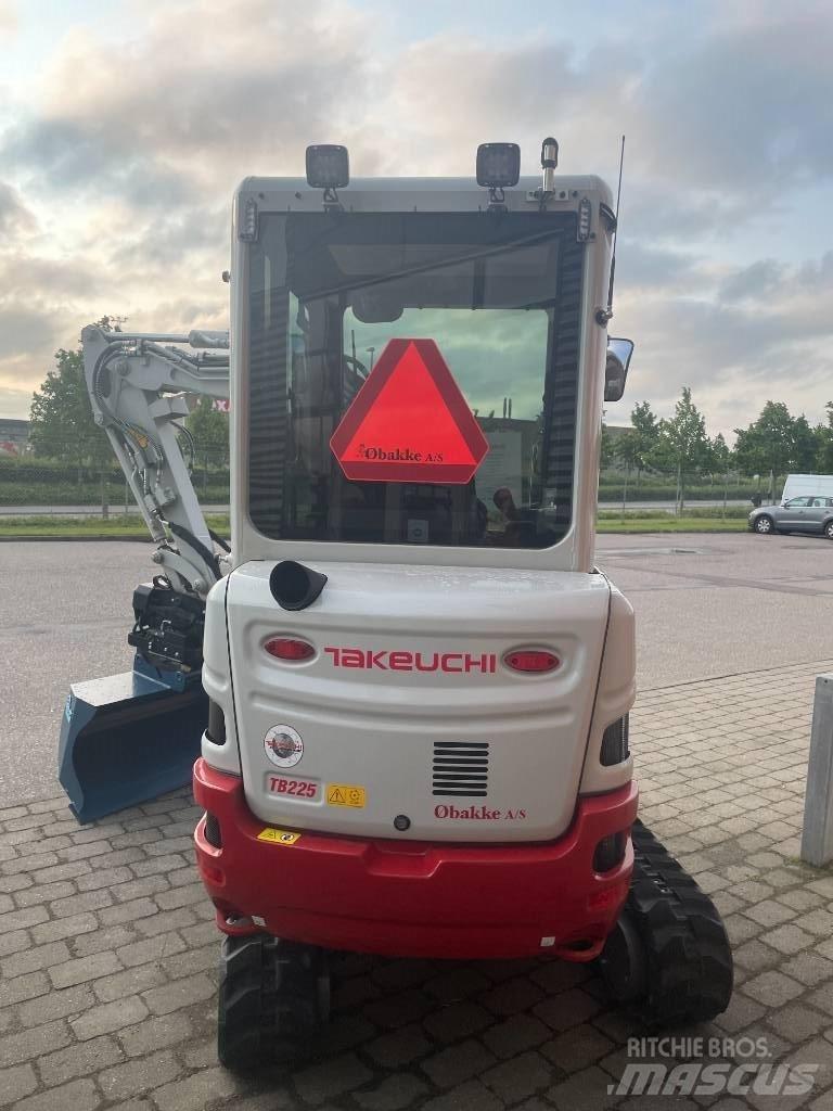 Takeuchi TB 225 Mini Escavadoras <7t