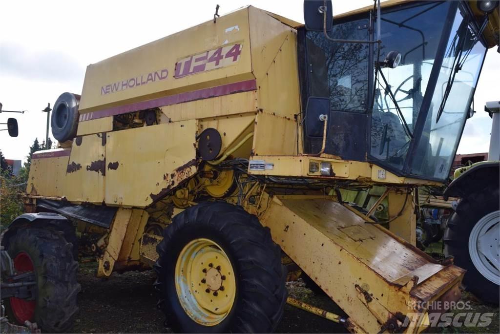 New Holland TF 44 Ceifeiras debulhadoras