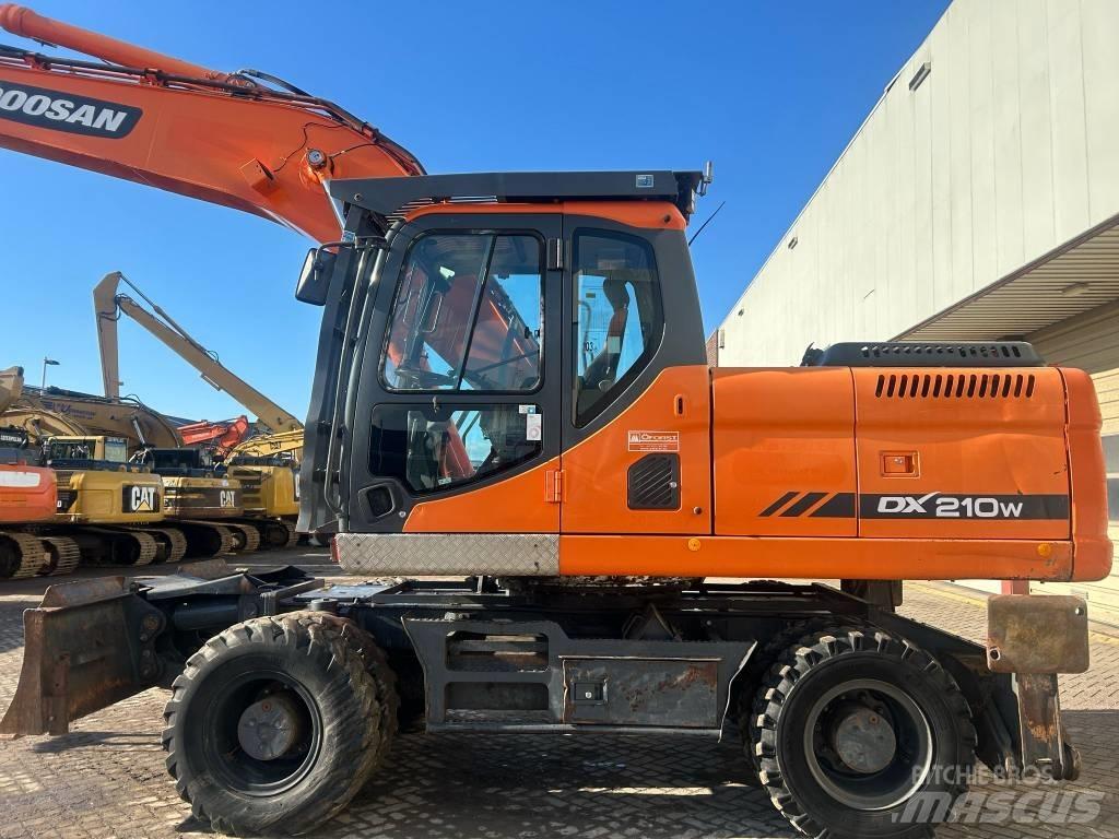Doosan DX 210 W Escavadoras de rodas