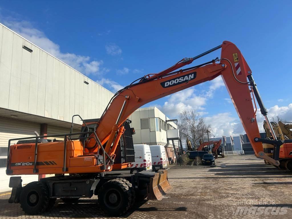 Doosan DX 210 W Escavadoras de rodas