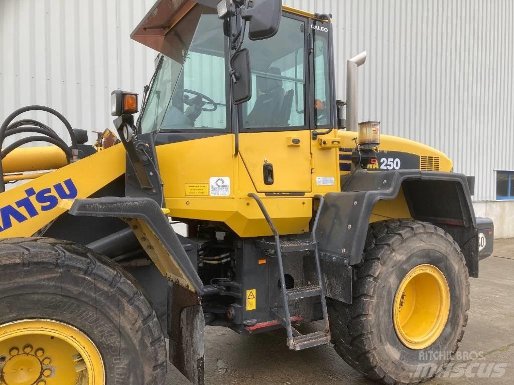 Komatsu WA 250 Pás carregadoras de rodas