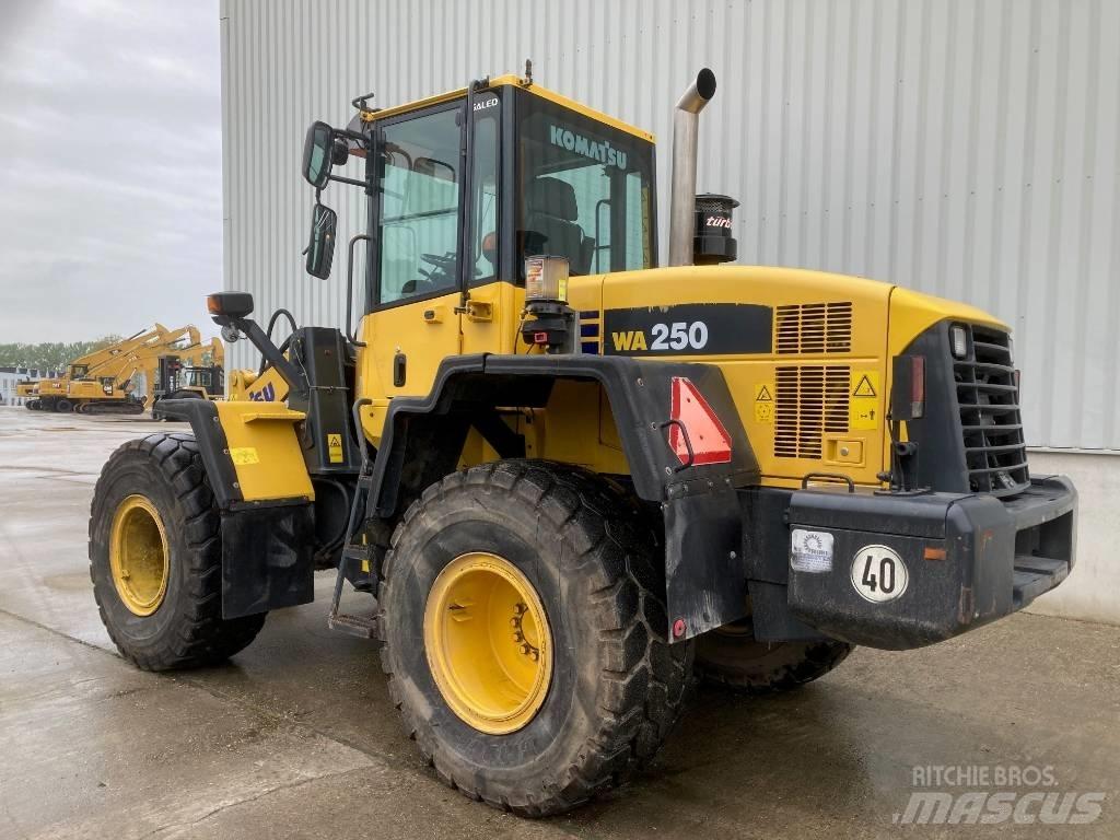 Komatsu WA 250 Pás carregadoras de rodas
