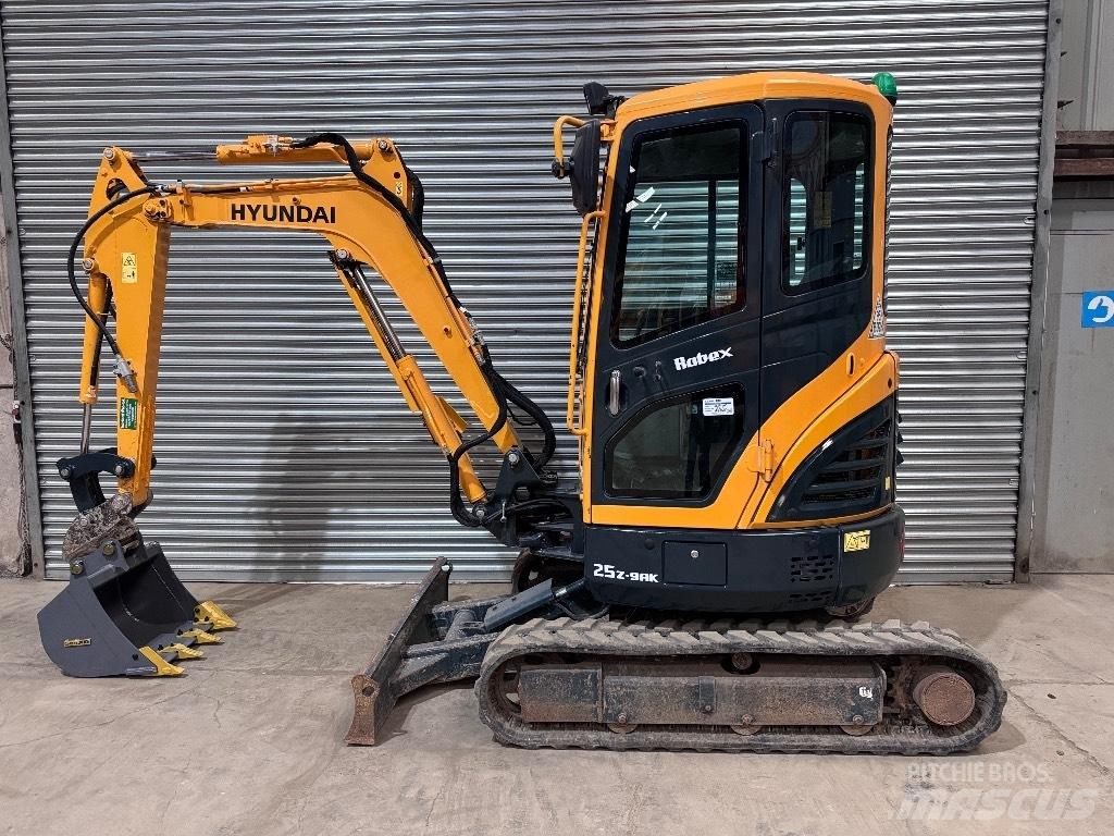 Hyundai R25Z-9 AK Mini Escavadoras <7t