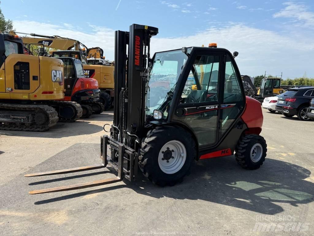 Manitou MC 25 Empilhadores todo-terreno