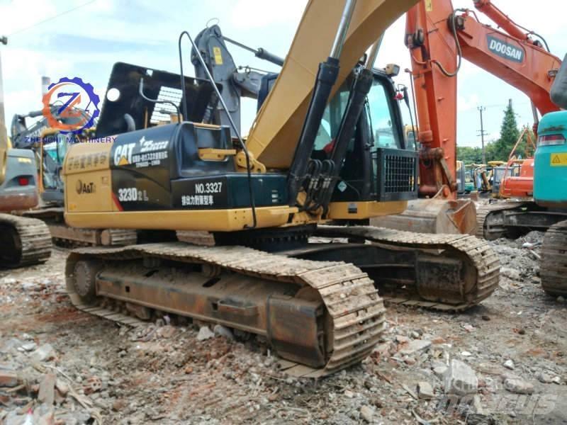 CAT 323 D L Escavadoras de rastos