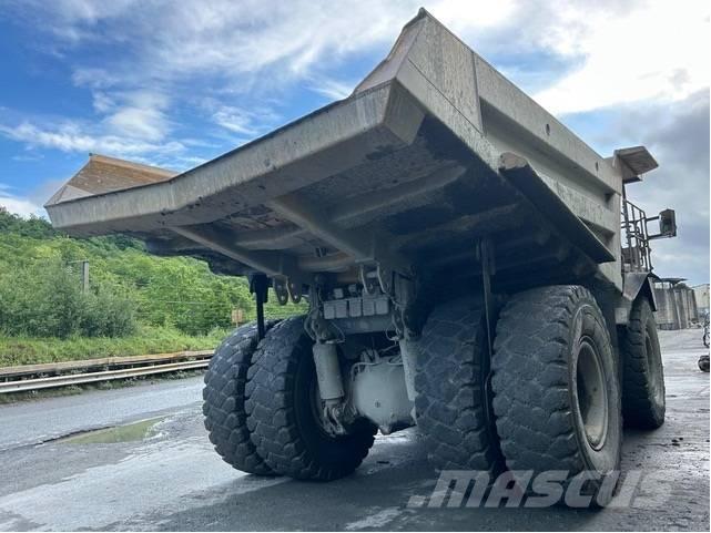 Komatsu HD605-7 Camiőes dumper basculantes rígidos