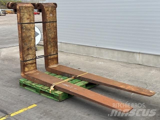 CAT 25-30 ton /988 Forquilhas