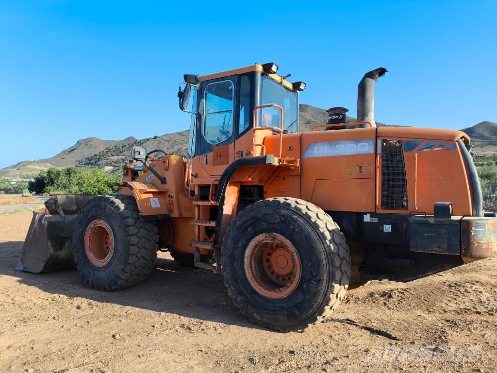 Doosan DL 300 Pás carregadoras de rodas