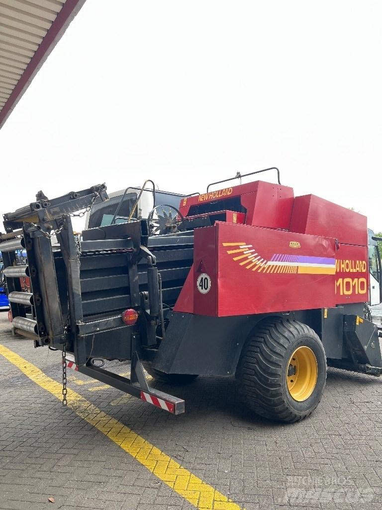 New Holland D 1010 Enfardadeira de fardos quadrados
