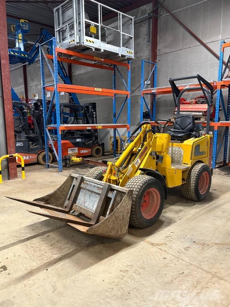 Knikmops KM 130 Pás carregadoras de rodas