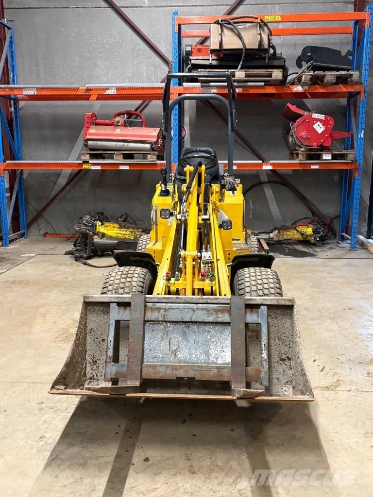 Knikmops KM 130 Pás carregadoras de rodas