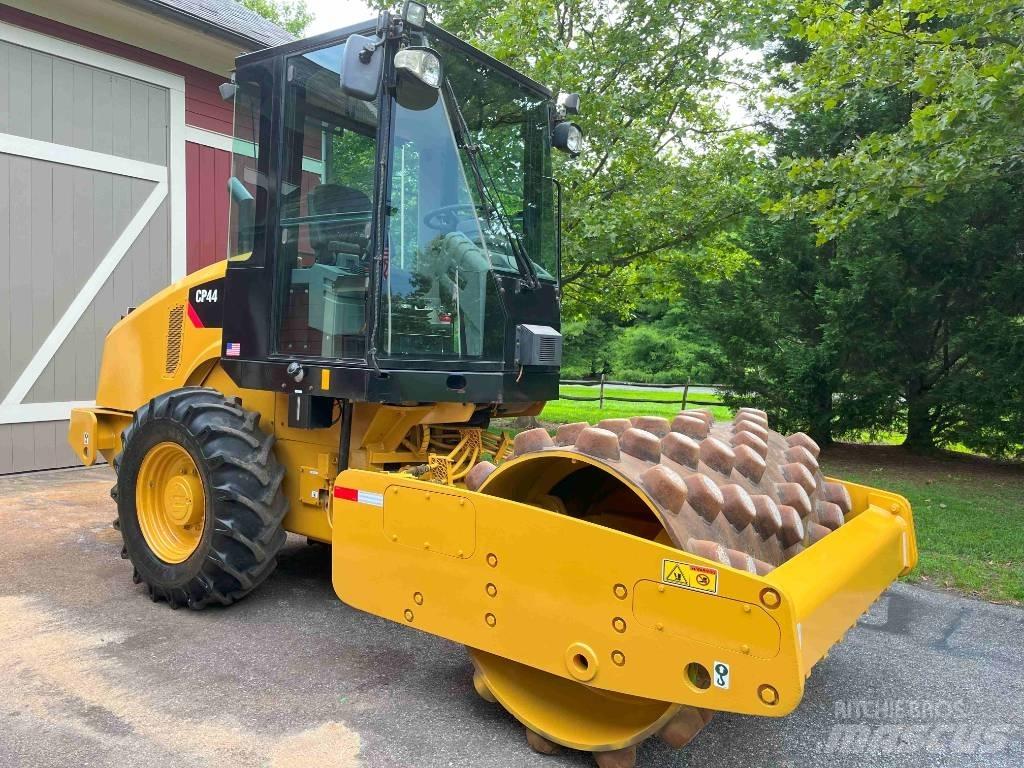 CAT CP 44 Cilindros Compactadores monocilíndricos