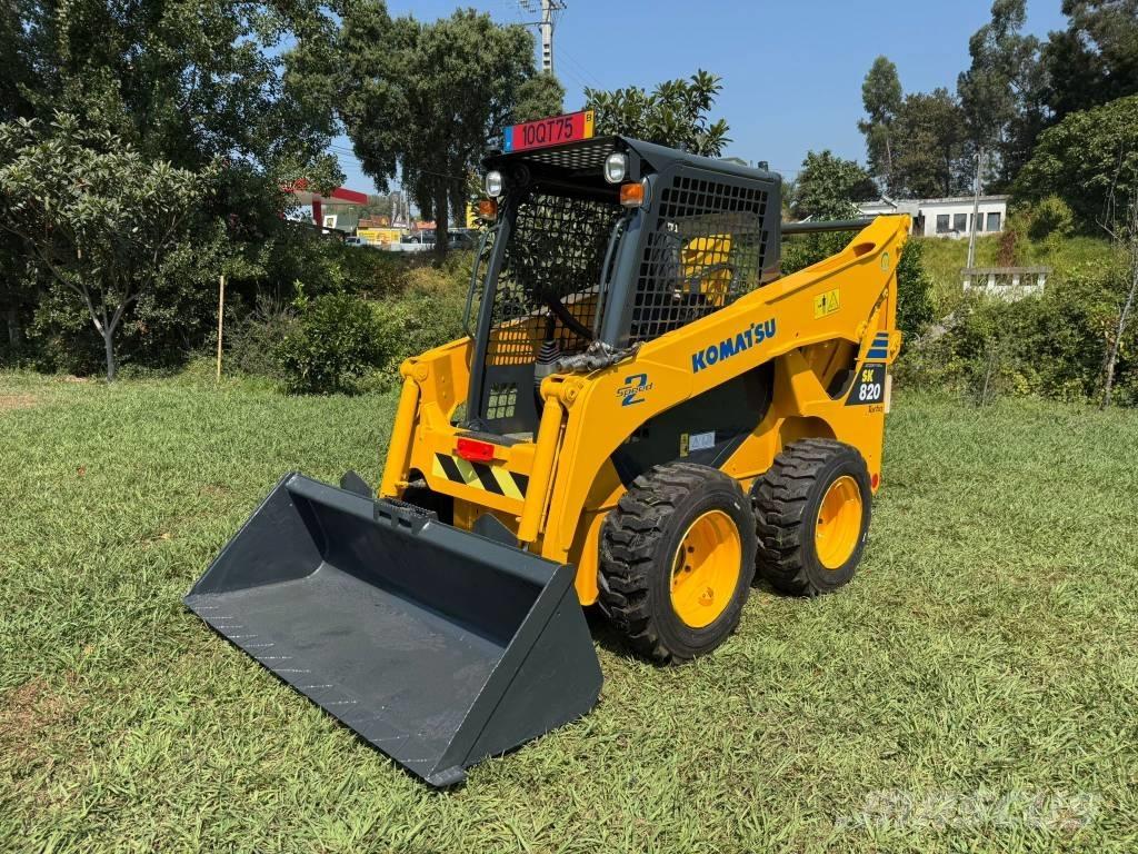 Komatsu SK 820 Carregadoras de direcção deslizante