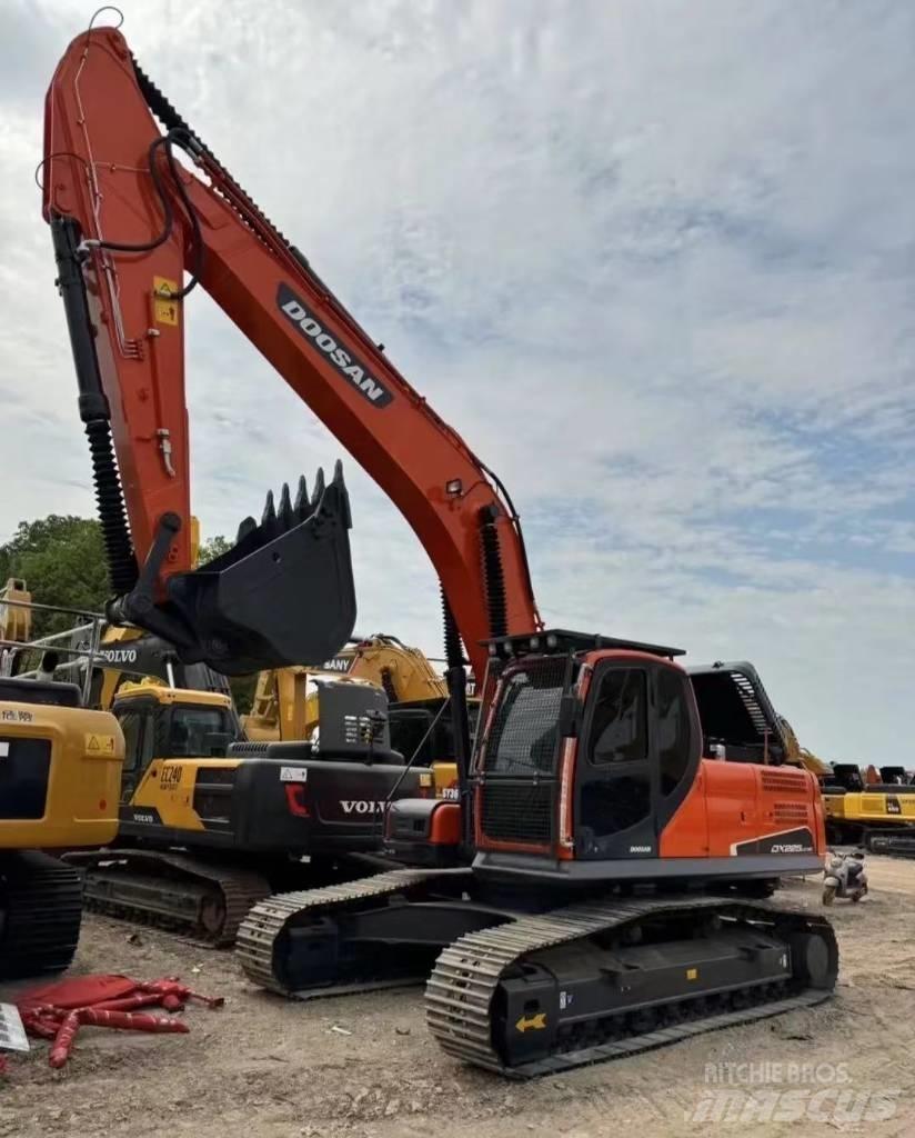 Doosan DX 225 Escavadoras de rastos