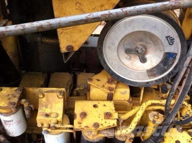 Komatsu d155a-3 Dozers - Tratores rastos