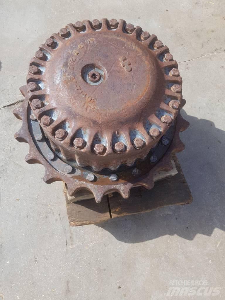 Komatsu PC210-3 Rastos, correntes e material rodante