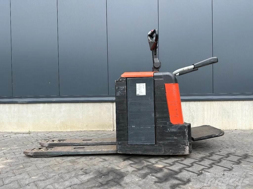 BT LPE240/M Empilhador para operador externo