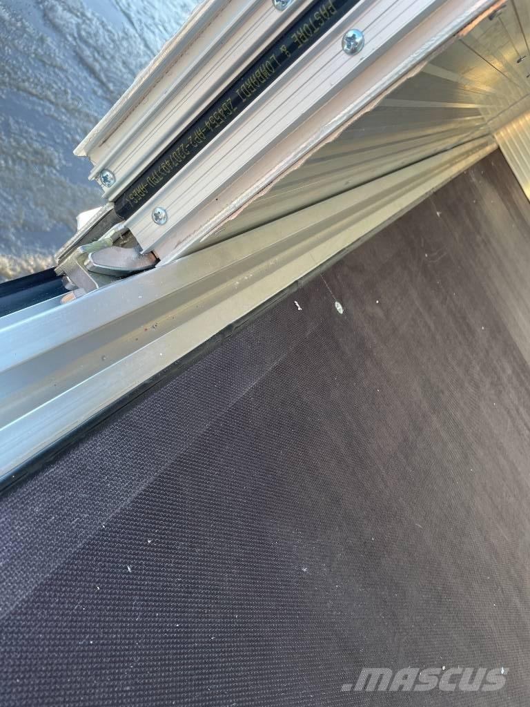 Volvo FM 330 Camiões de caixa fechada