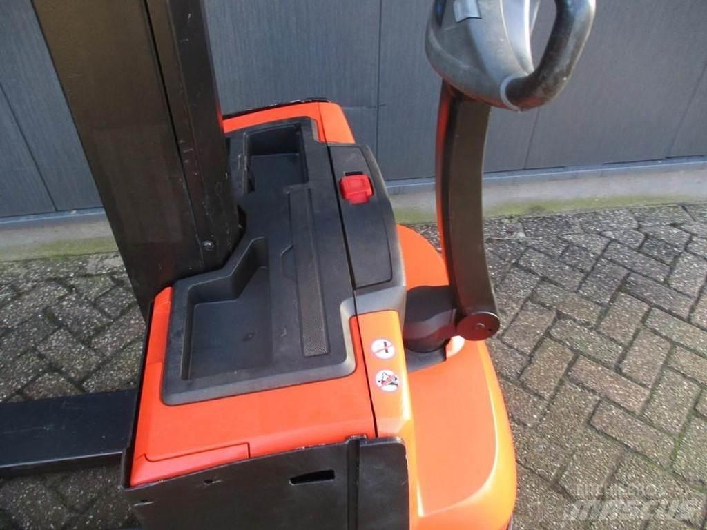BT SWE 080L Empilhador para operador externo