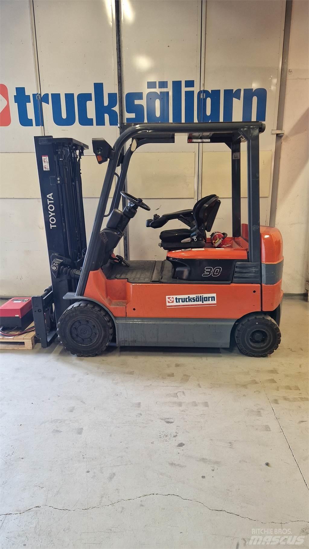 Toyota 7FBMF30 Empilhadores eléctricos