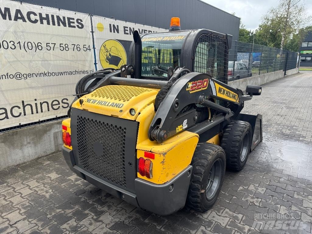 New Holland L220 Carregadoras de direcção deslizante