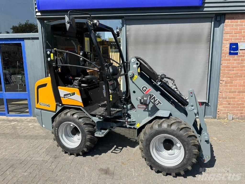 GiANT G 2500 HD Carregadora multifunções