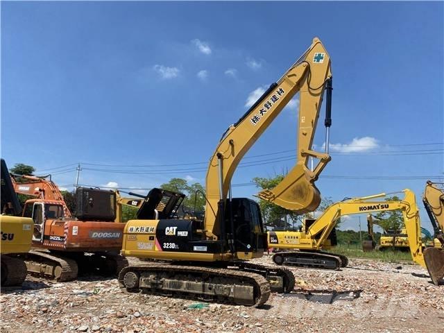 CAT 323D Escavadoras de rastos