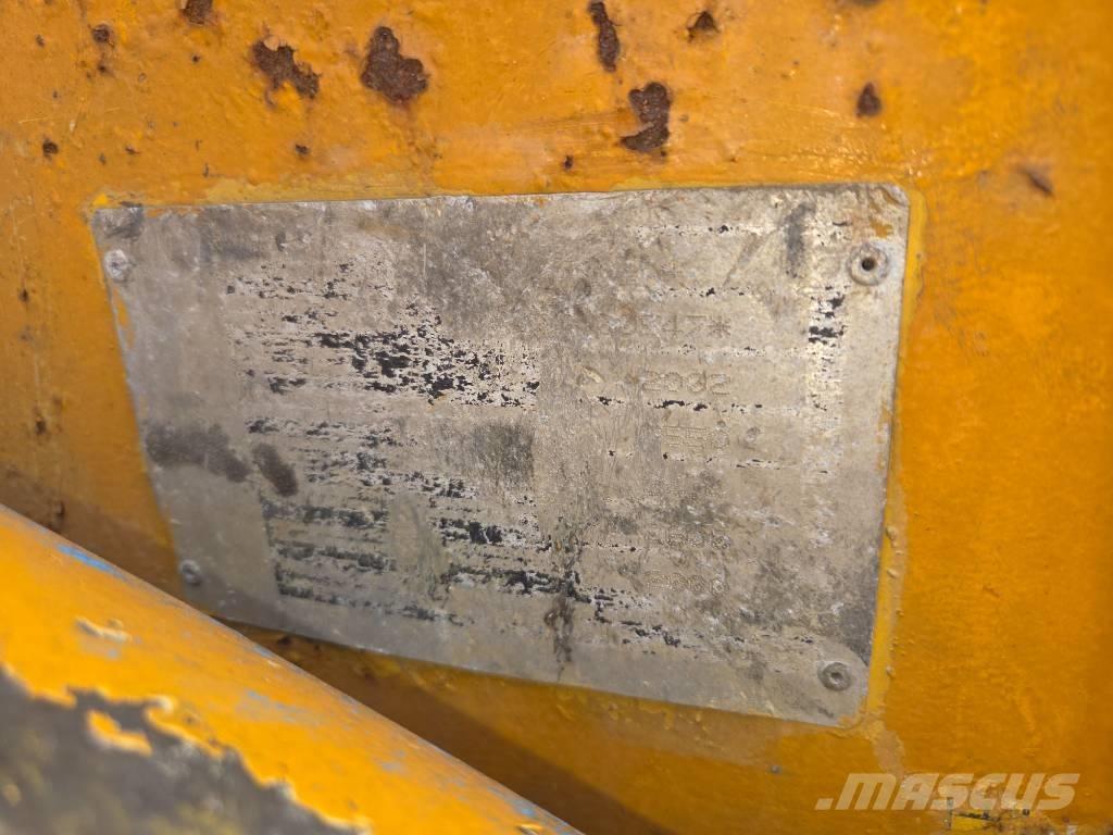 Komatsu SK 714 Carregadoras de direcção deslizante