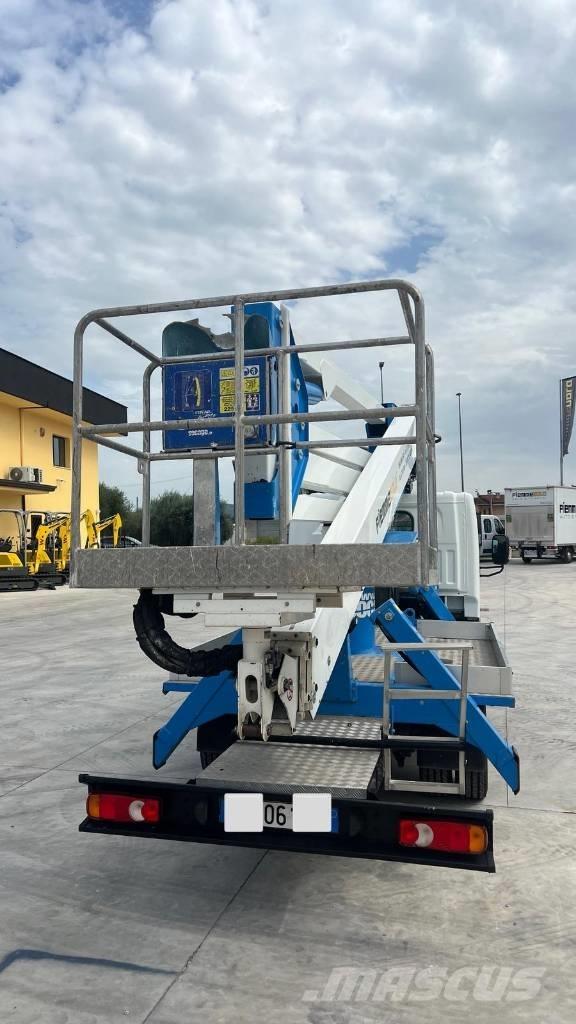 Nissan SOCAGE DA324 Plataformas aéreas montadas em camião